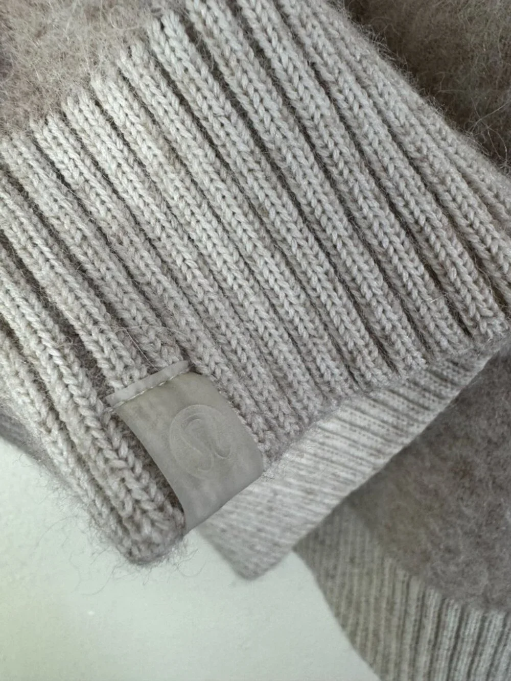 Lululemon Alpaca Wool Blend V-Neck Sweater Beige Womens XL Heathered White Opal - Picture 10 of 16